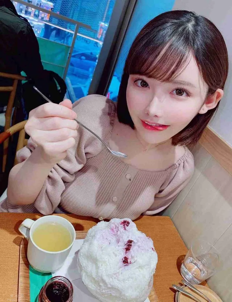 MUDR-098：深田詠美（深田えいみ）長得太漂亮被針對，同班同學聯合欺負她，圖片，第二張