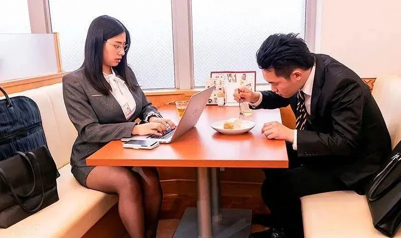 春菜花：XXX大無腦，主動送上門的“K号車燈”傻白甜，少見的豐滿美女，圖片，第四張