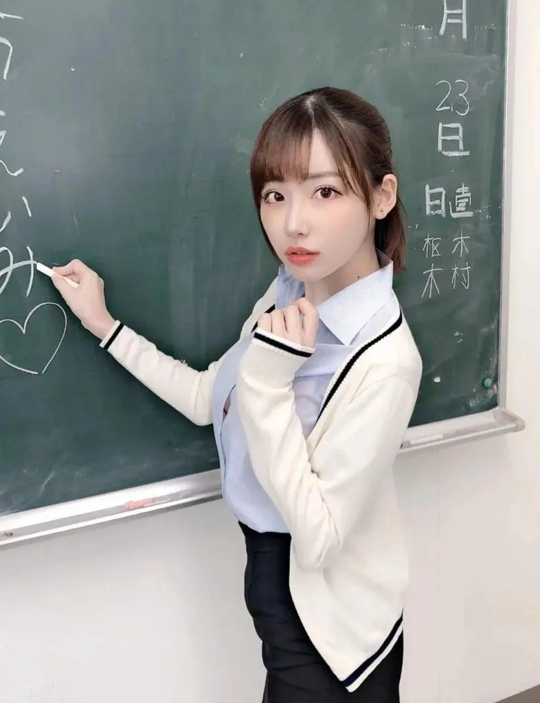 MUDR-098：深田詠美（深田えいみ）長得太漂亮被針對，同班同學聯合欺負她，圖片，第四張
