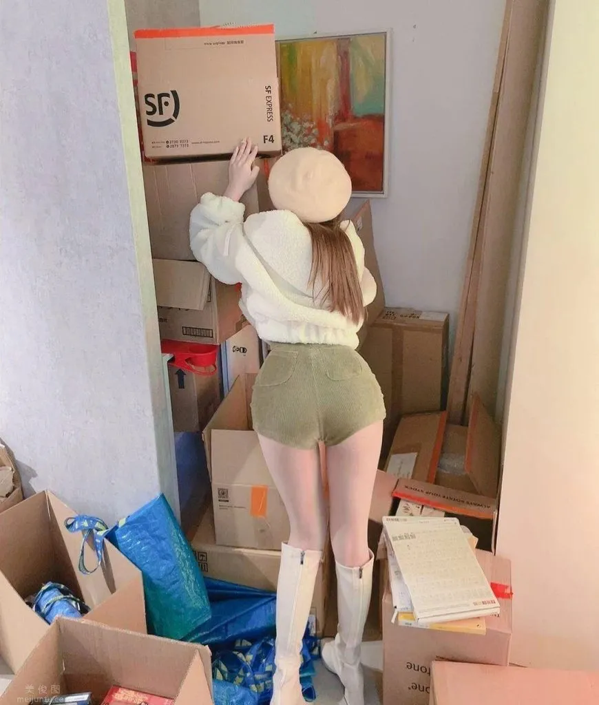 穿休閑背心上班的女同事，這麼兇的同事給我來一打！，圖片，第七張