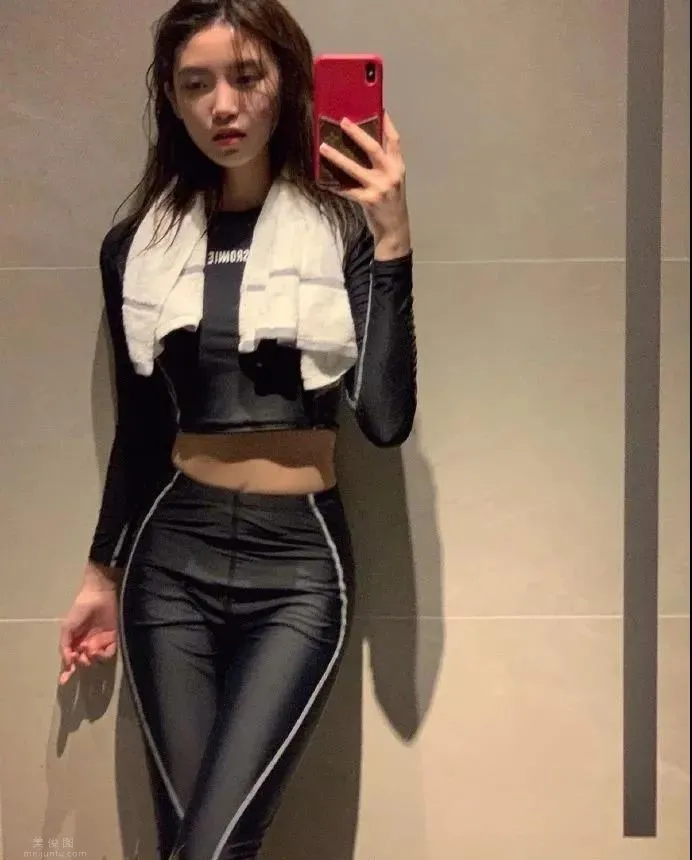 半藏森林濕發泳裝照，圖片，第一張