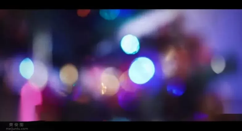 [DMX-0024] 聖誕帥哥被人妻撞見，居然跟他要起了禮物