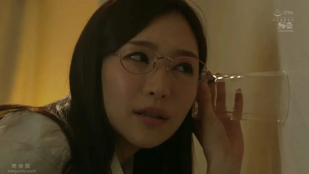 SSNI-485：文學系女生葵太主動，前輩山本君被套路拿下，圖片，第一張