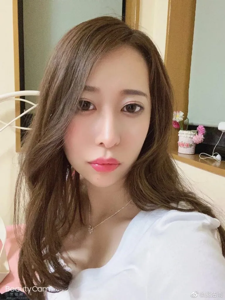 春明潤（春明潤）自拍美照，第三張