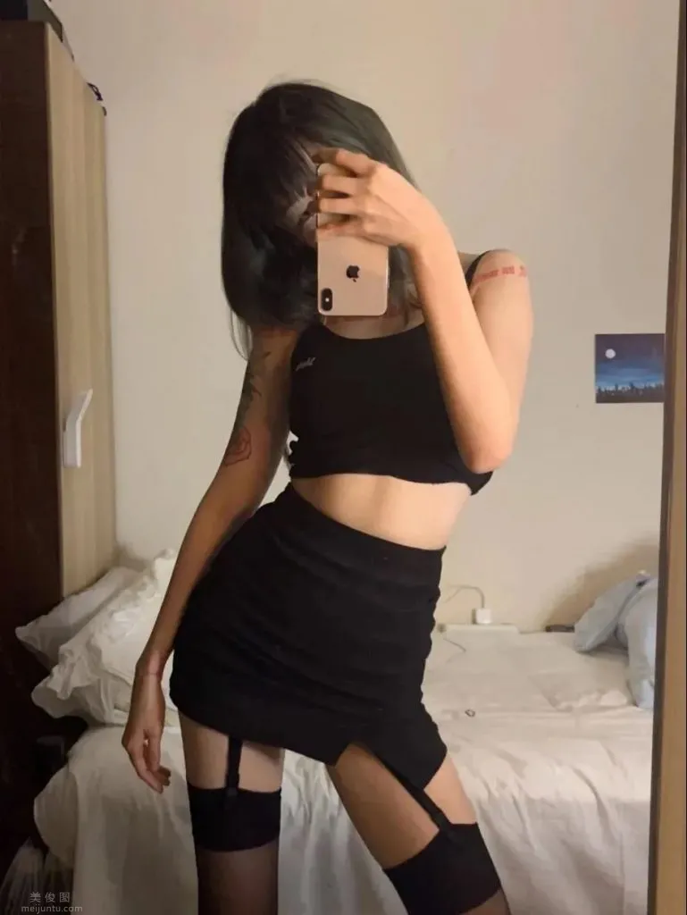 因私密寫真照爆火的抖音網紅，機車女神-痞幼，圖片，第五張