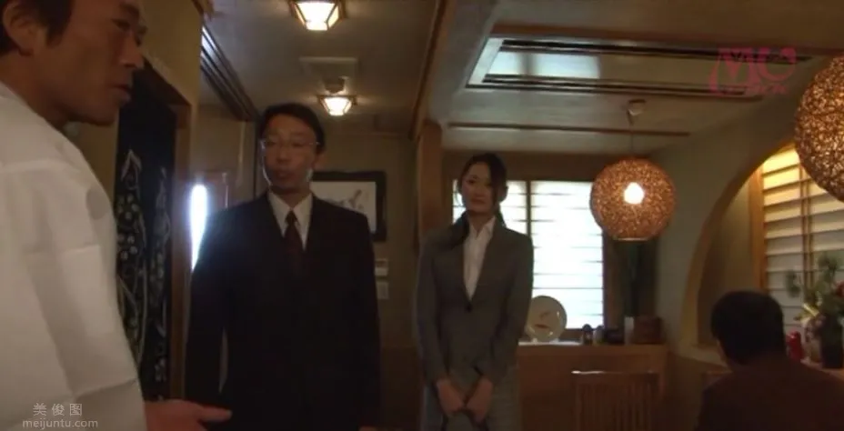 RBD-612作品：村上裡沙（竹内紗裡奈）被餐廳老闆欺負，圖片，第二張