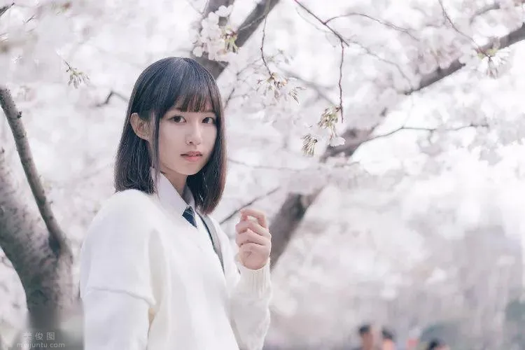 月見坂時雨小姐姐JK制服寫真圖片，第二張