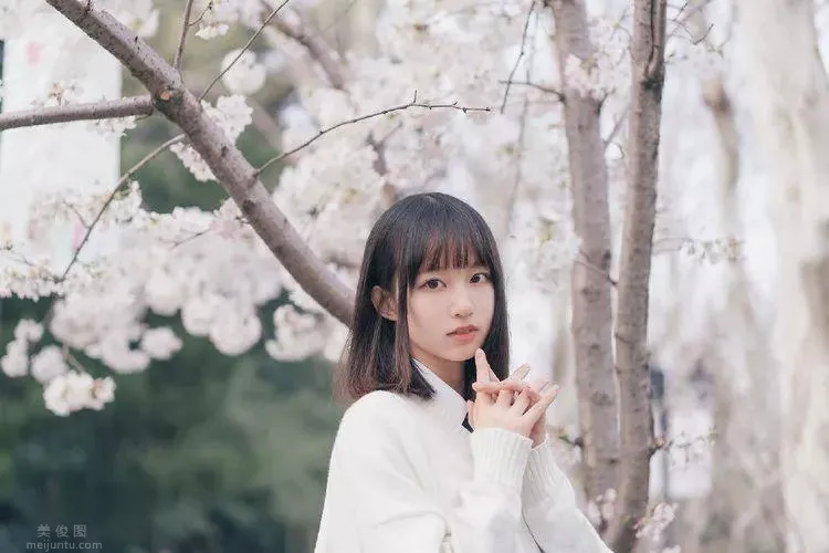 月見坂時雨小姐姐JK制服寫真圖片，第一張
