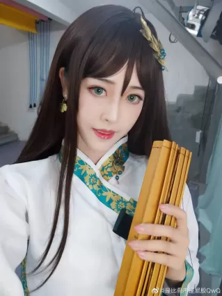 微博上的動漫博主，@是比骨不是屁股  QwQ