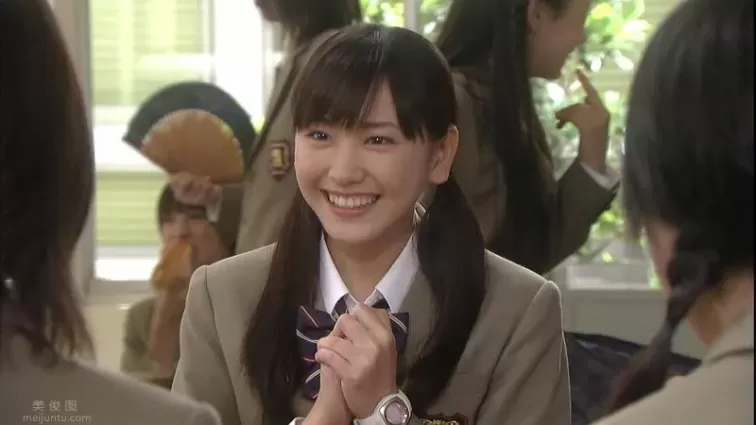 日網票選《最适合JK制服的女演員TOP10》，青春洋溢！