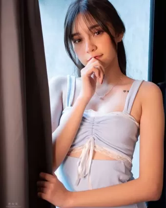 混血正妹《Bella》甜美性感完美融為一體！