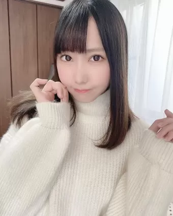 甜美ＯＬ《戌丸凜凜子》白天努力上班！下班「大解放」繼續工作！