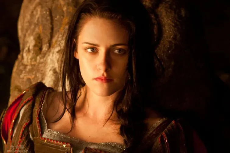 a9c8de762e1ddc1ecd2598173ca1cc4a0f-10-kristen-stewart-snow-white.2x.h473.w710.webp