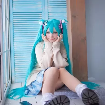 日本餐廳出現初音真人！俄羅斯正妹《Saya Scarlet》飄洋過海追夢！