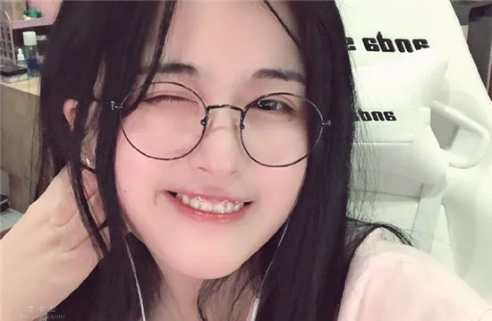菠蘿賽東為何停播 菠蘿賽東真名