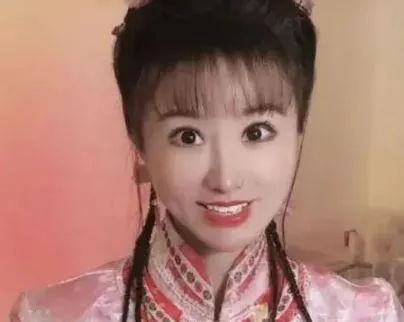 網紅小林心如直播忘記開濾鏡 夏紫薇原來長這樣