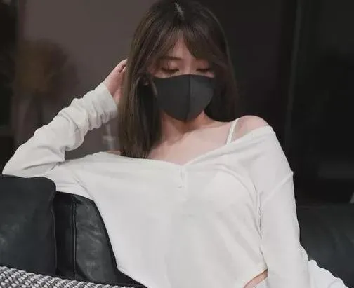 玩偶姐姐hkdoll也帶貨 她穿的同款有人會買嗎