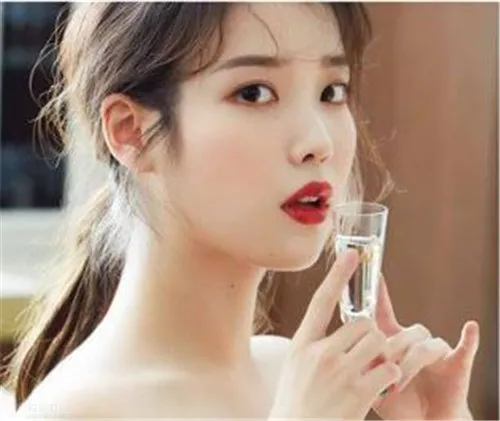 李知恩的個人資料 和她最驚豔的照片