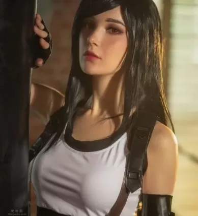 俄羅斯網紅Ksana Stankevich扮演的蒂法 二種不同風格