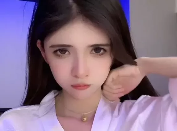 狗頭蘿莉是誰 狗頭蘿莉的人個資料