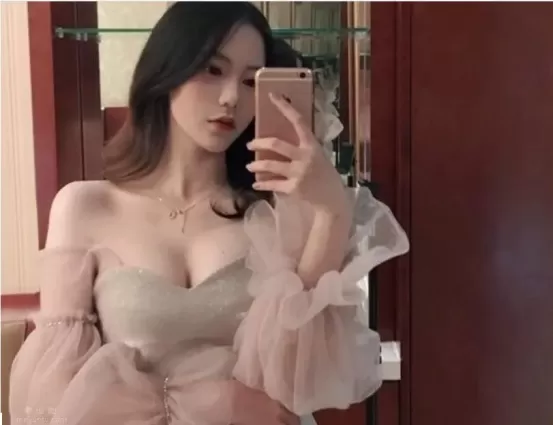 快點親親我吖和魔法秋秋是同一個人 你知道嗎