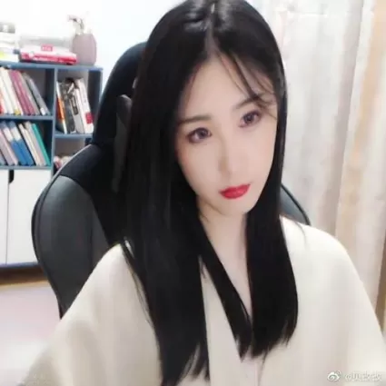美女主播貝玲妃王者“代打事件”視頻流出 她的人設會崩嗎？