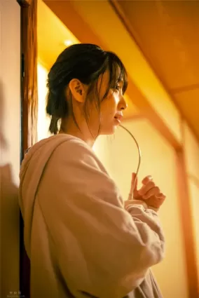 人氣COS伊織萌新圖《内緒話》更新