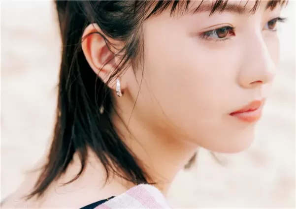 《我們有點不對勁》女主濱邊美波第一本個人圖集
