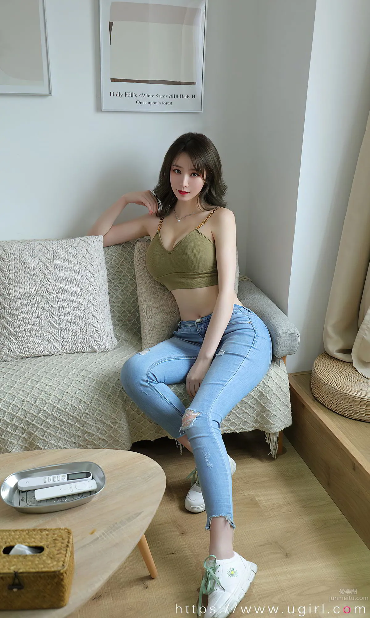 All-White Huanxue'er, Beautiful Legs in Jeans photo 5