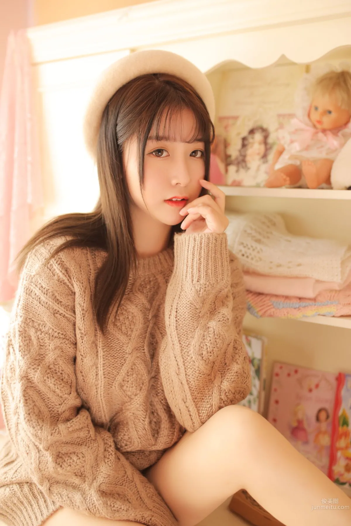 貓九- 熟女風與駝色毛衣 24