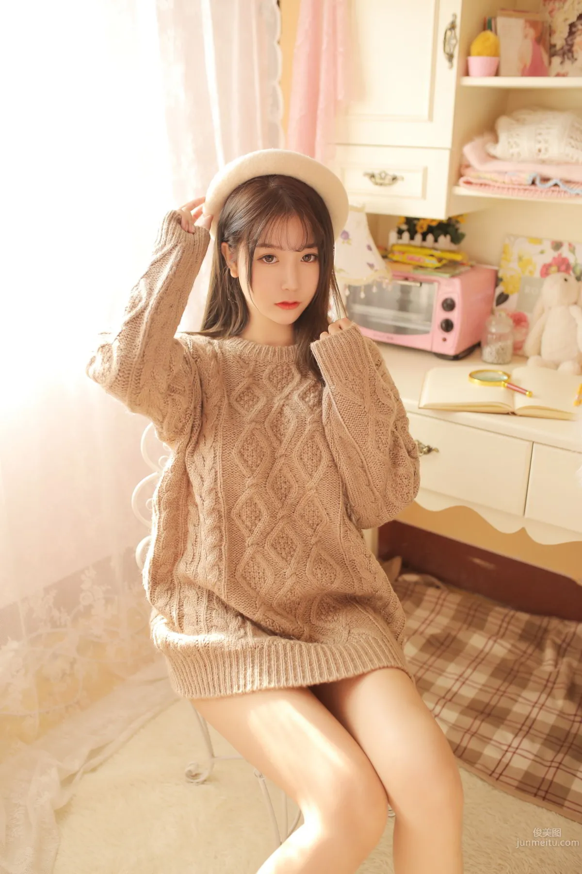 貓九- 熟女風與駝色毛衣 42