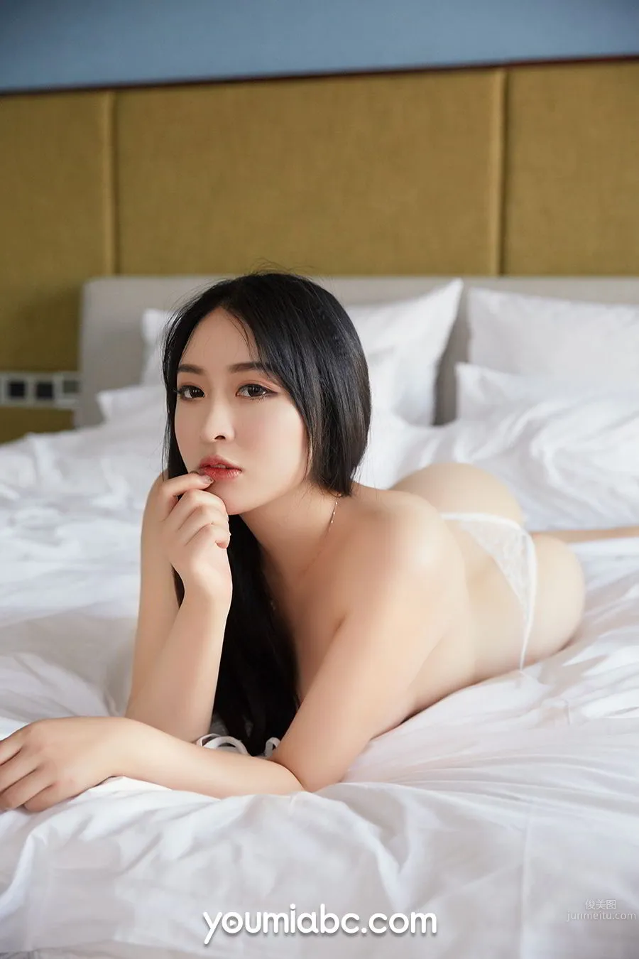 YouMei 2020.04.23 Peach Bunny Zhou Xinqi photo 19