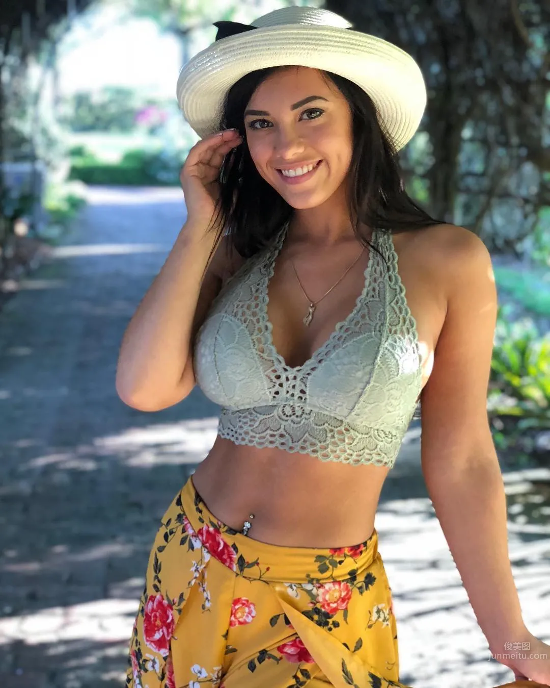 Amber Fields- 美国肉感模特美照_9