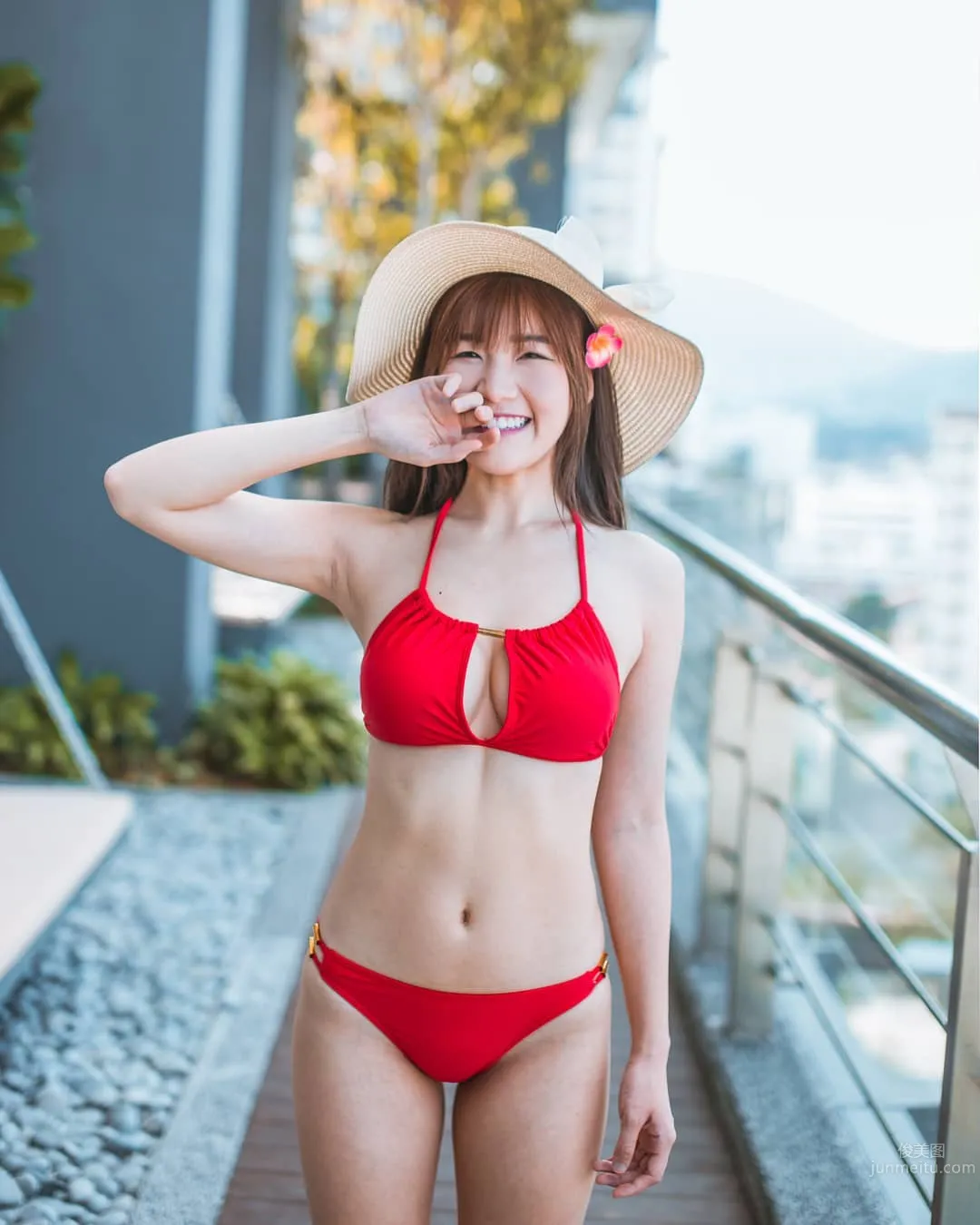 Red Envelope Time! Malaysian Beauty Siew Pui Yi Shows Off Her Golden Breasts to Wish a Happy New Year photo 4