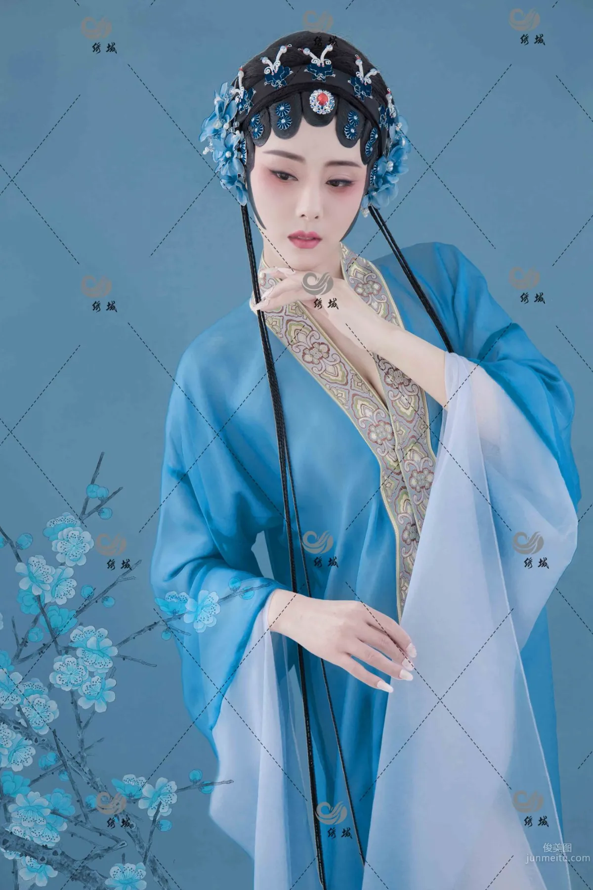 [TouTiao头条女神] 2019-12-09 白蛇传 莫晓希_0