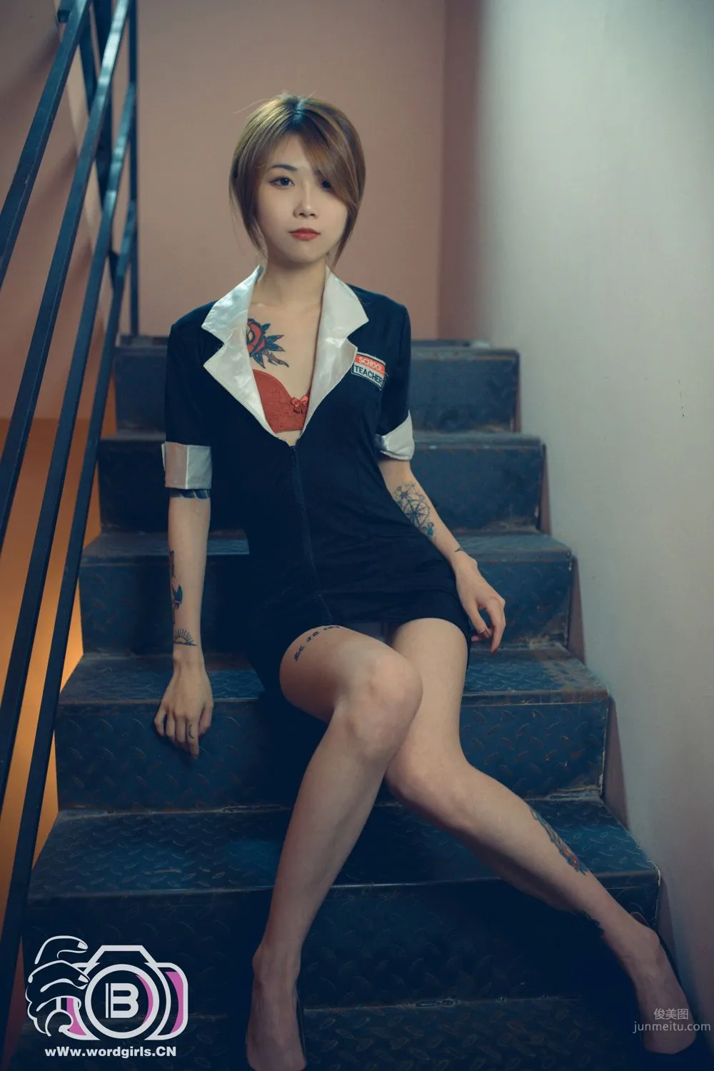 [TouTiao头条女神] 2019-11-22 楼梯间的长腿女秘书 李温柔_11