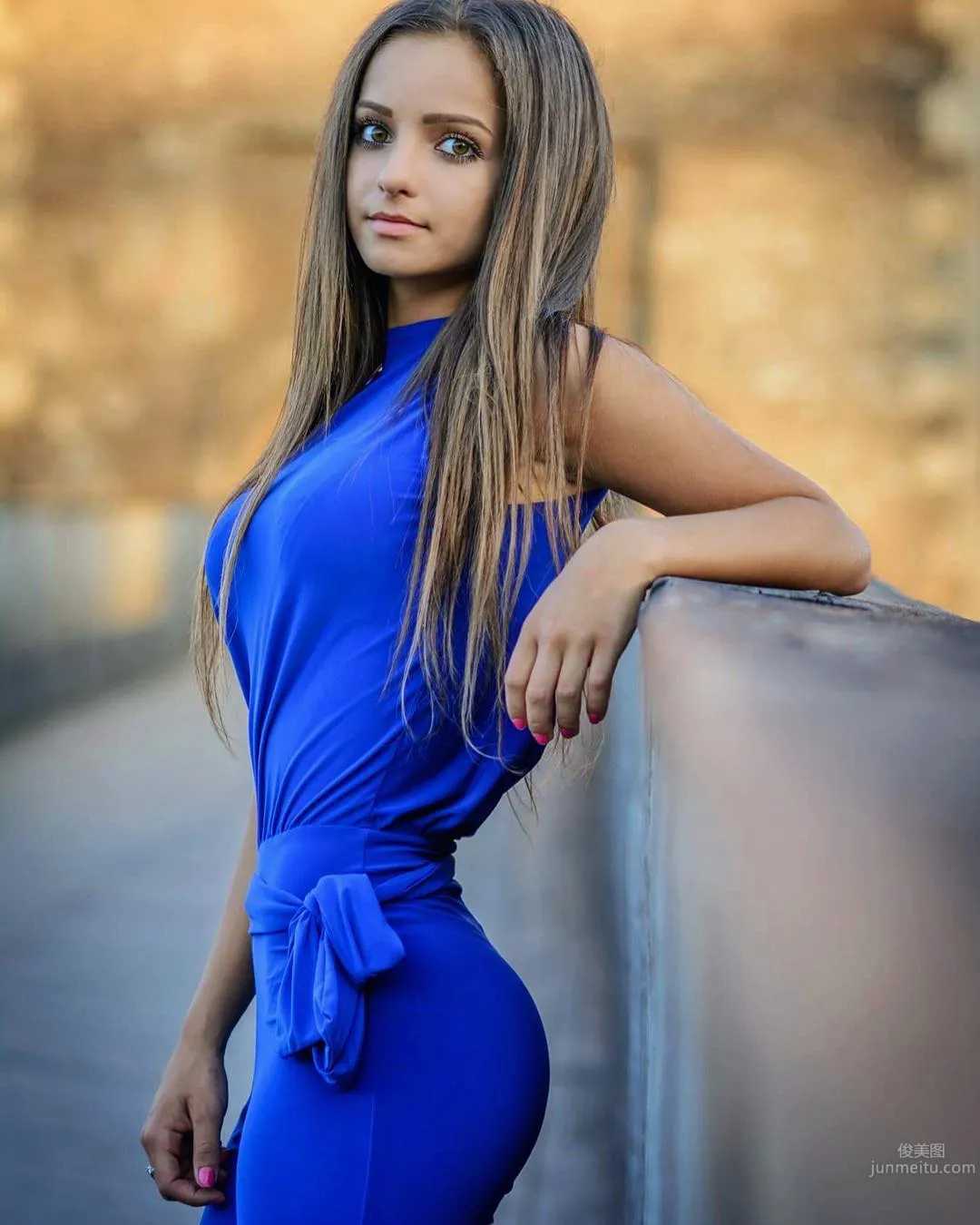 搓衣闆美女「Danusia Draghici」 3