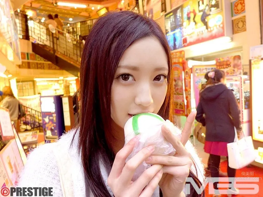 Erika Momotani Photo Selection photo 6