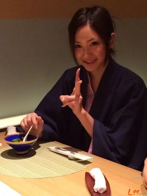 Erika Momotani Photo Selection photo 28