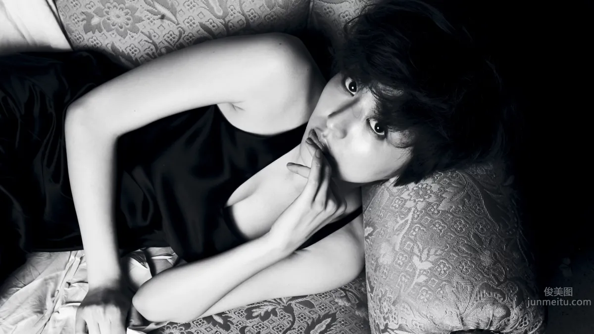 Masami Nagasawa - "IQUEEN" HD Set Photos photo 14