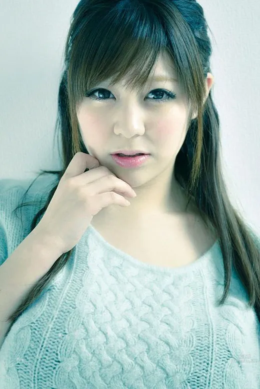 Ran Niiyama: Graphic photo 25