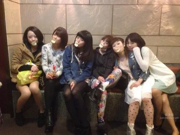 Photo Set photo 33