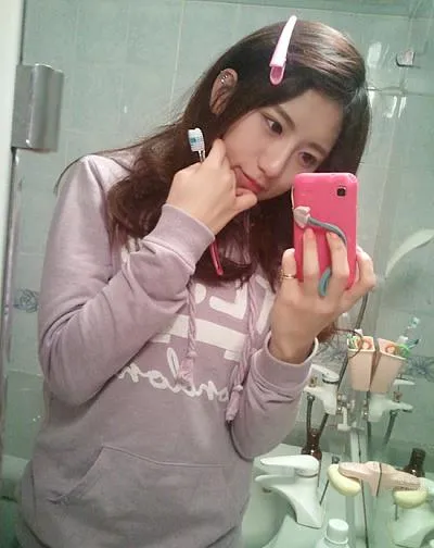 Ye Jung Hwa - High School Bare Face Photos Before Plastic Surgery photo 8