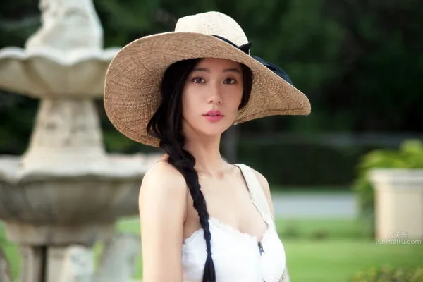 Clara Lee - High Definition Photo Set photo 4