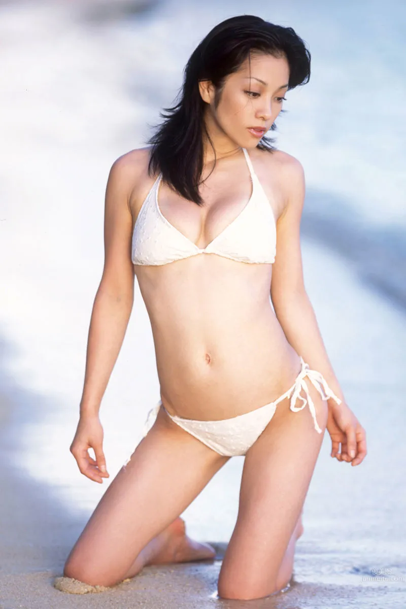 Minako Komukai: For-side photo 3