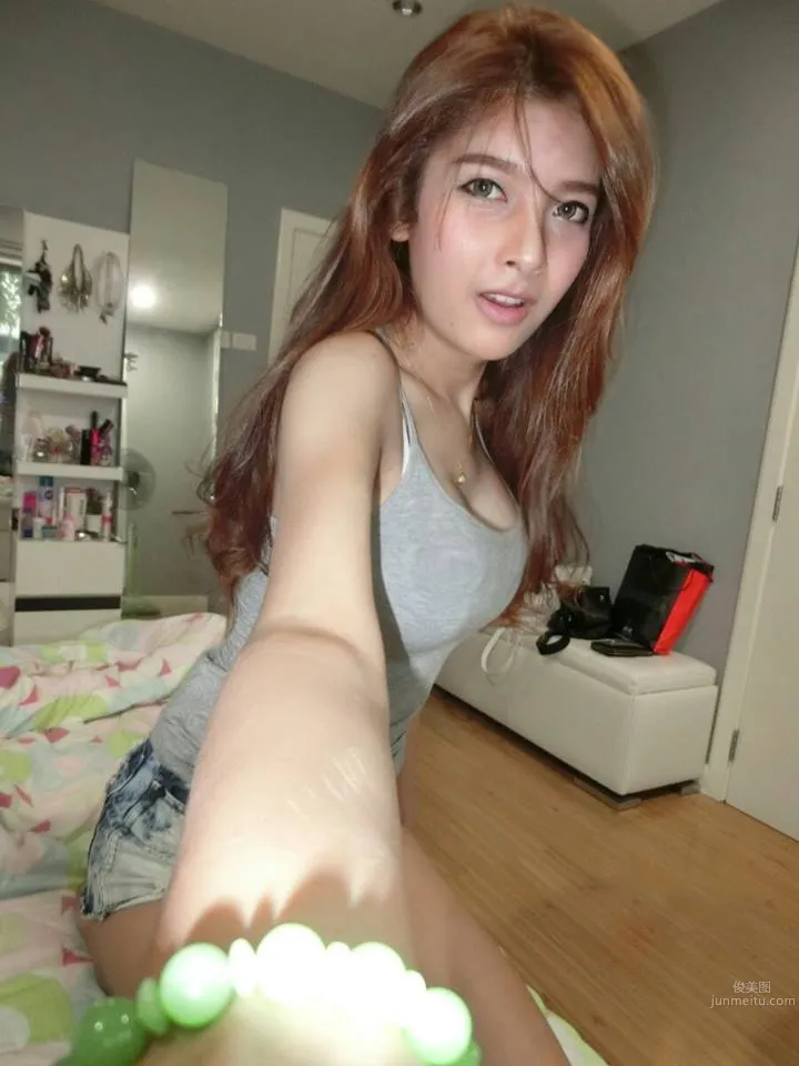 Mob Thitiworada - How Can One Tell If I Am Male or Female photo 3