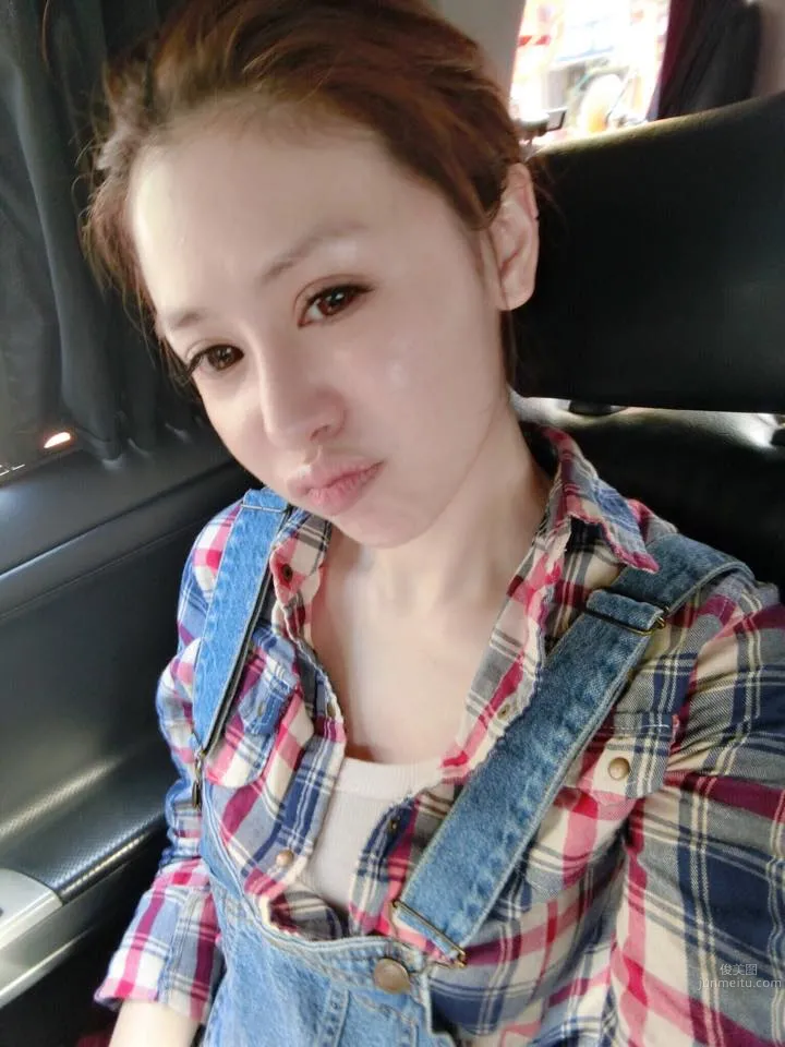 隐私妹(白昕)-穿著男友襯衫中空裸胸大秀半球 7