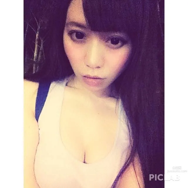 張語昕-超美白肌膚美女生活照 9