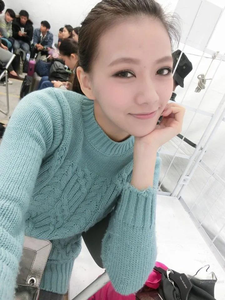 周巧韵-长发飘逸 妩媚朦胧美自拍照_4