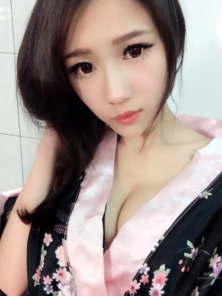 Xiong Xionger, Taiwan 32D Beauty's Playful Private Shoot photo 8